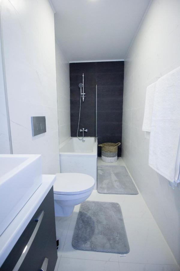3 Rooms A502 Stayinn By Cosmopolis Bucureşti Ngoại thất bức ảnh